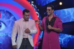 Akshay Kumar, Salman Khan on the sets of Big Boss in Lonavla, Mumbai on 7th Dec 2012 (16).JPG